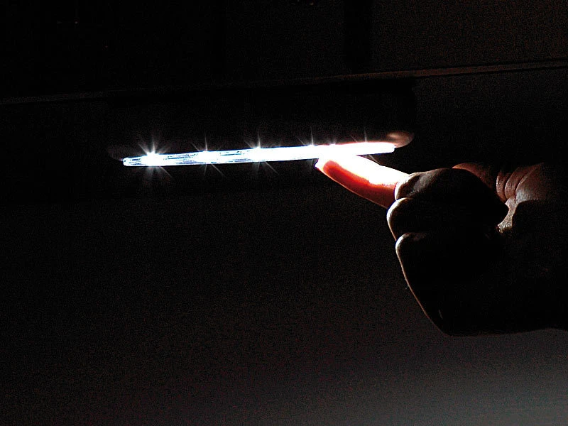 Lunartec Batterielampen:Stick-&-Push-Light "Silver Giant" Mit 5 Hellen LEDs 8 Lunartec Batterielampen:Stick-&-Push-Light "Silver Giant" Mit 5 Hellen LEDs – Bild 6